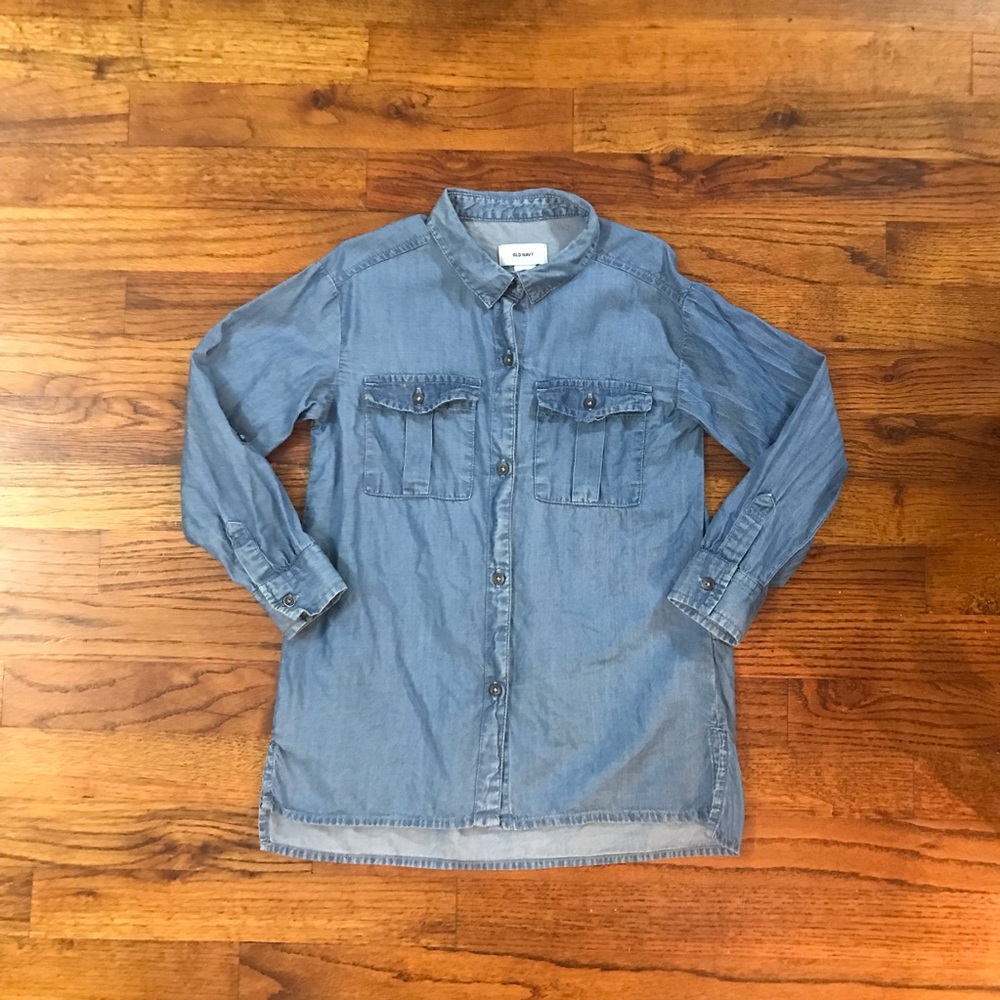 Old Navy Denim Blue Jean Button Down LS Shirt
Girls 6 / 7 Small
2 Front Pockets